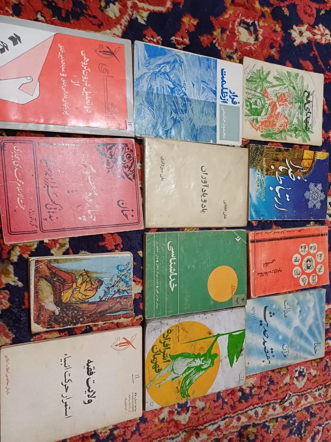 تعدادی کتاب|کتاب و مجله آموزشی|ماکو, |دیوار