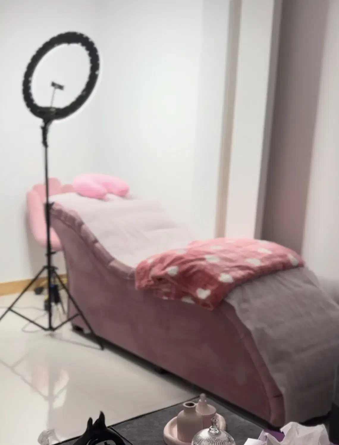 فروش تخت اکستنشن مژه و صندلی صورتی با قیمت مناسب|آرایشگاه و سالنهای زیبایی|رامسر, |دیوار