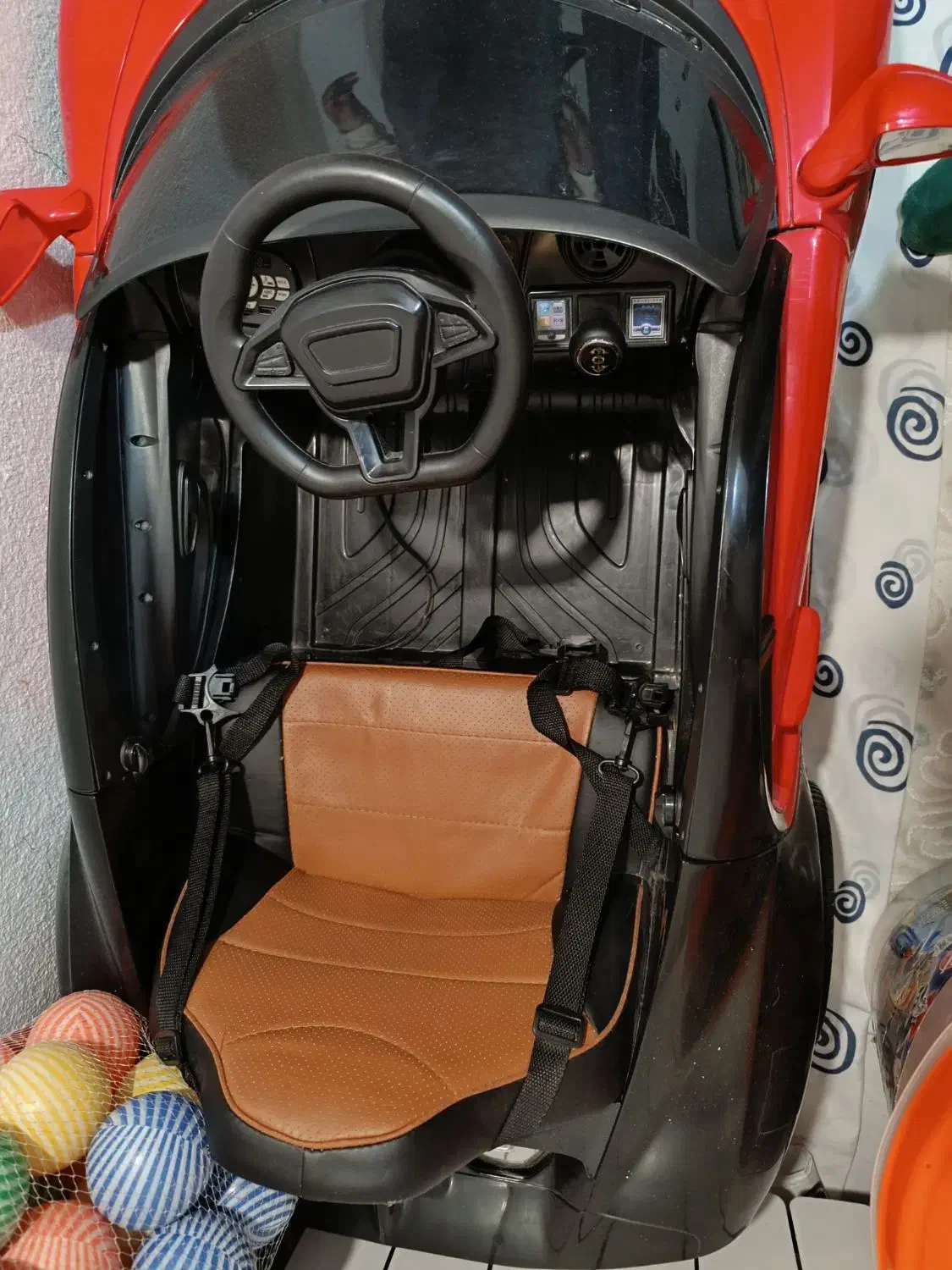 ماشین شارژی زیبا در حد نو|اسباببازی بچه|مراغه, |دیوار