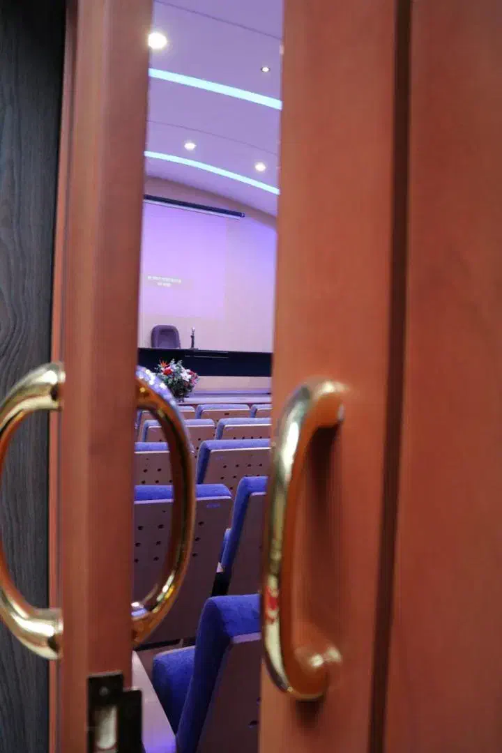 اجاره سالن همایش|اجارهٔ کوتاهمدت دفتر کار و فضای آموزشی|تهران, سنائی|دیوار