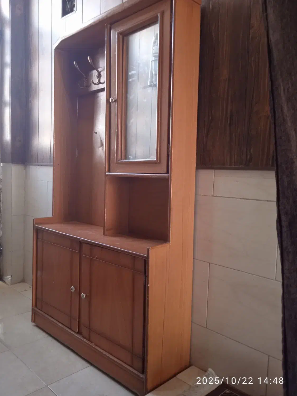 جاکفشی چوبی|جاکفشی، کمد، دراور|شیراز, قلعه نو|دیوار