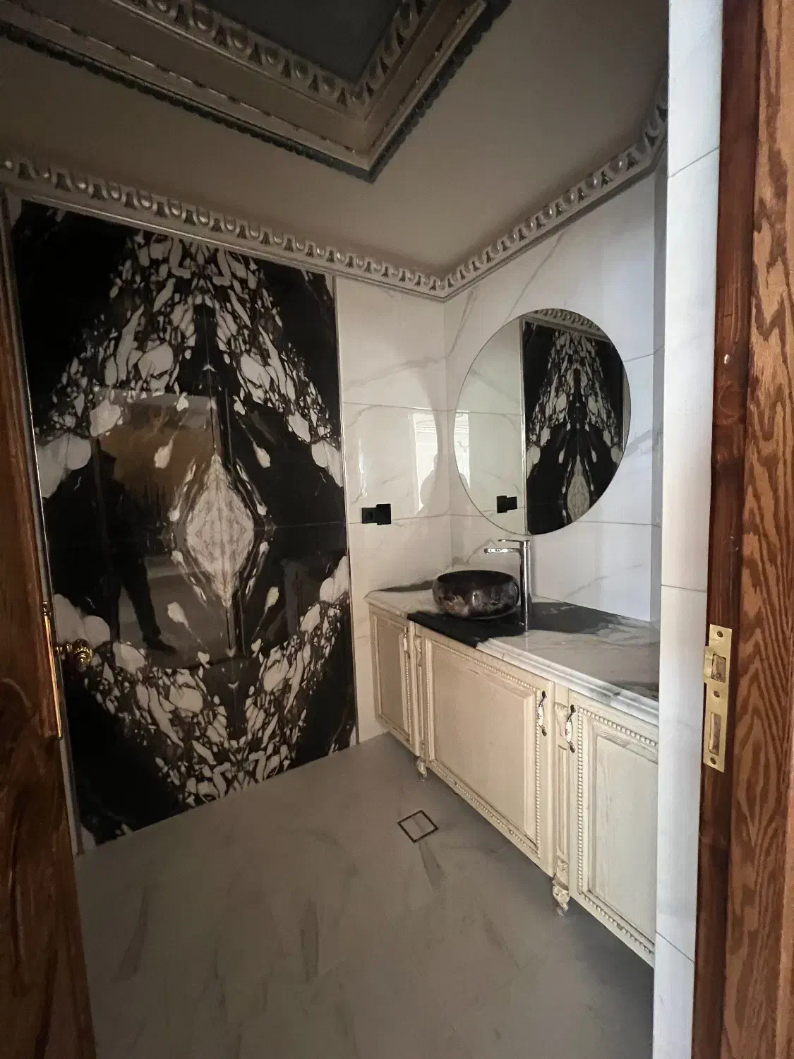 اپارتمان۳۳۰متر۴خواب نیاوران۱۵۰متر حیاط اختصاصی