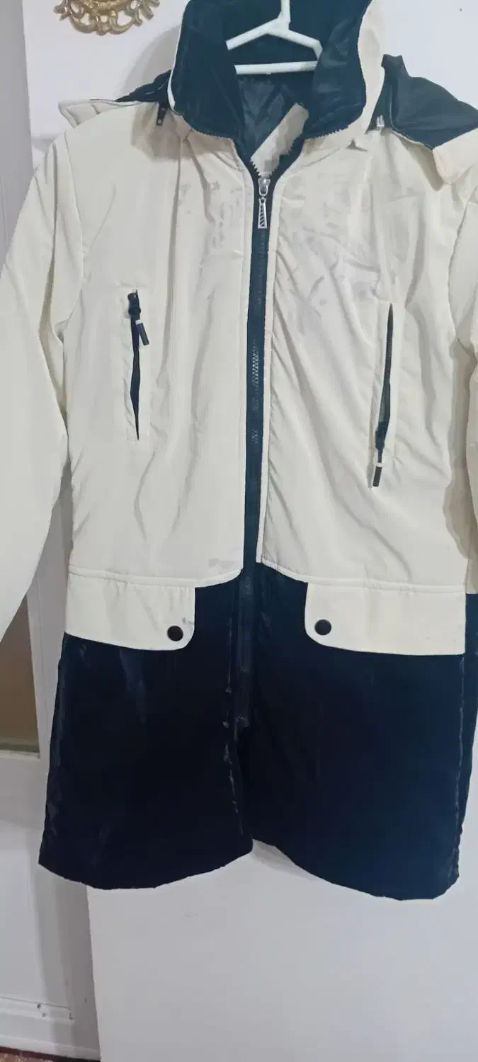 پالتو بارانی|لباس|باسمنج, |دیوار