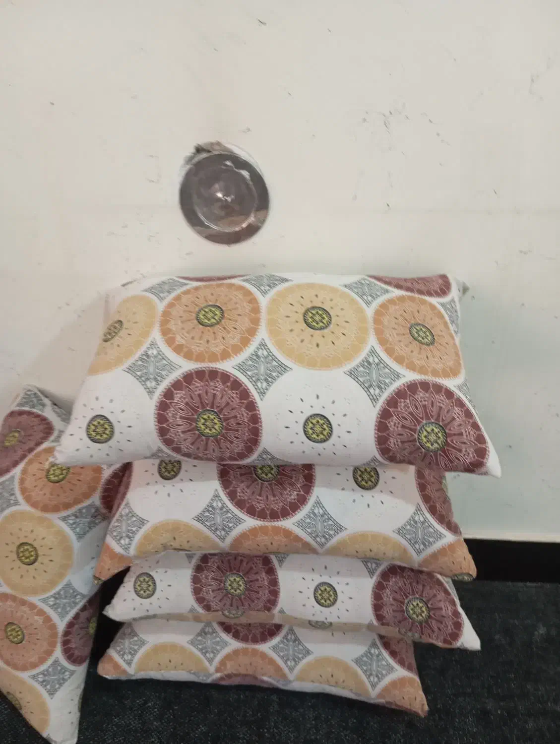 متکا|رختخواب، بالش، پتو|بهبهان, |دیوار