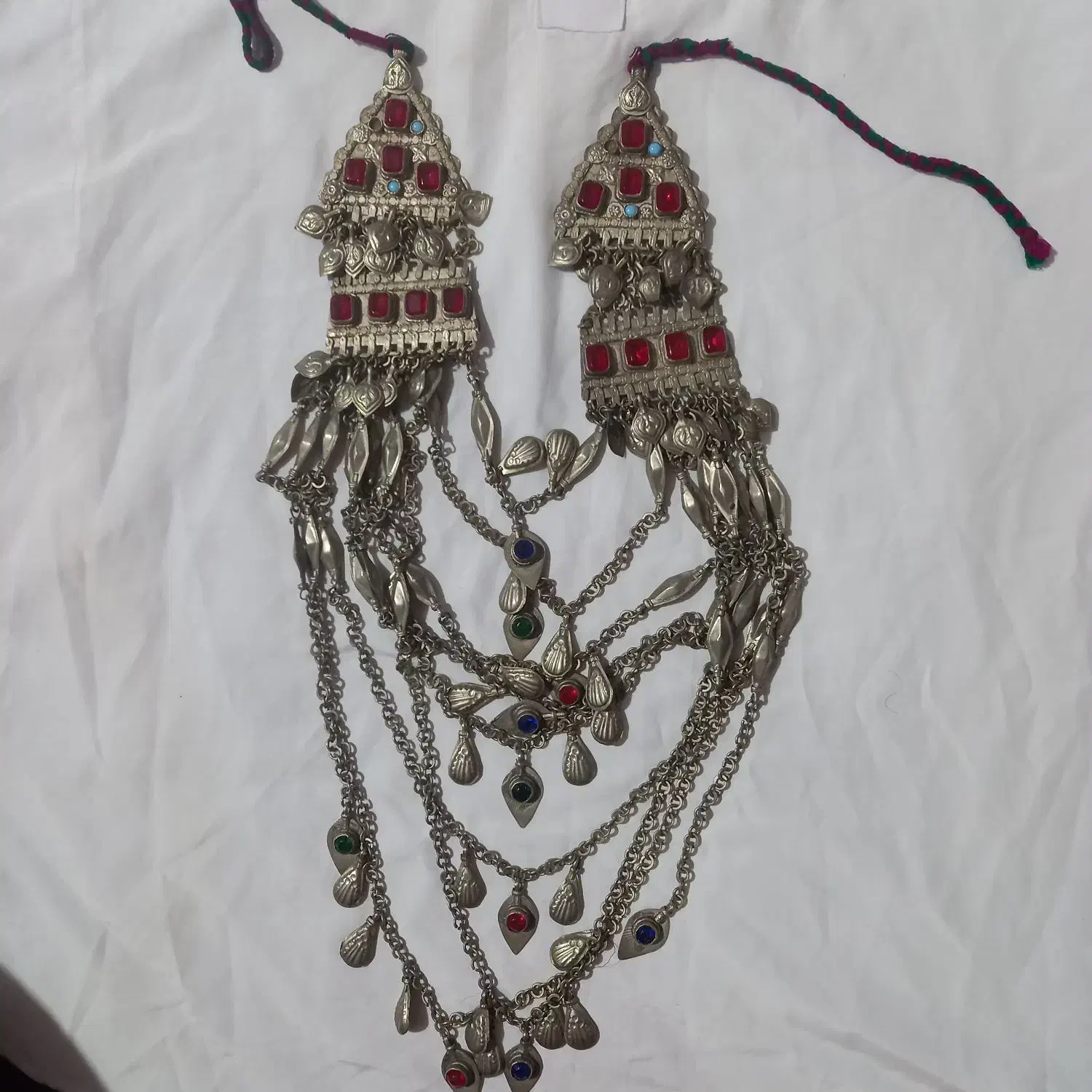 گردن بند|کلکسیون اشیاء عتیقه|بردسیر, |دیوار