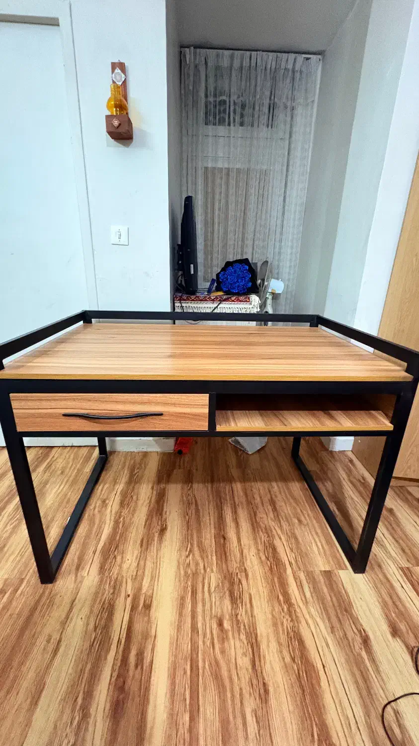 میز کار(کامپیوتر)|میز تحریر و کامپیوتر|فولادشهر, B1|دیوار