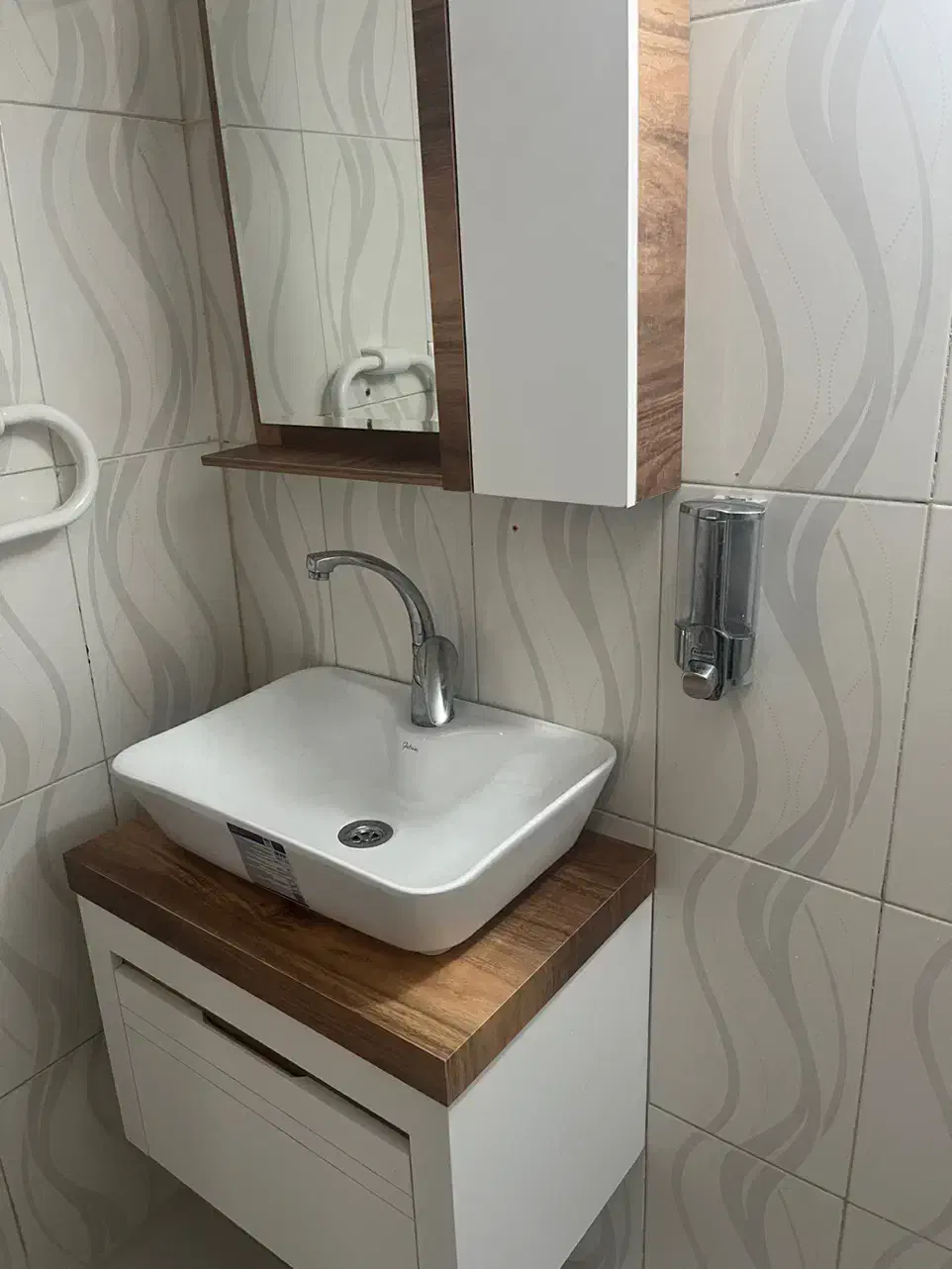 اجاره زیرزمین گلخانه ای تک خواب راه مشترک|اجارهٔ خانه و ویلا|قم, زنبیل آباد|دیوار