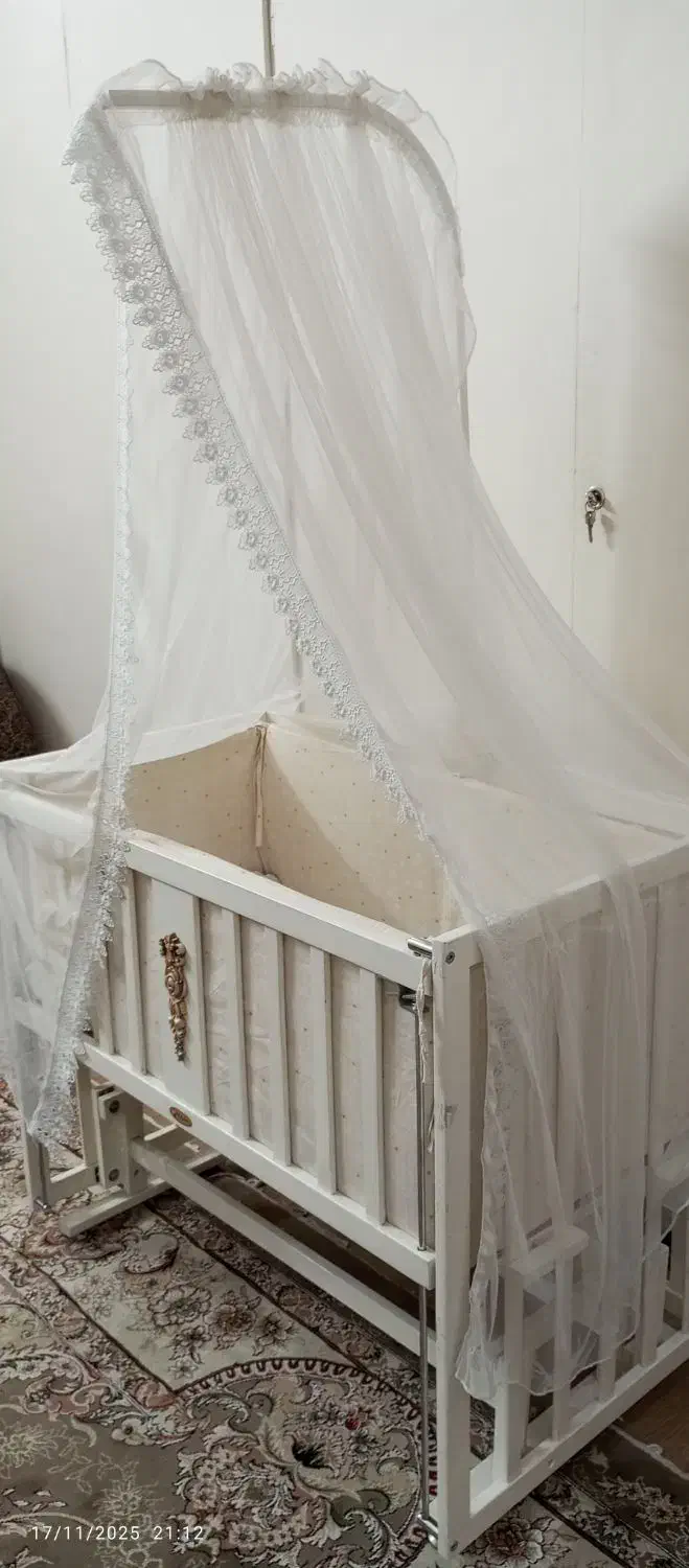 تخت نوزاد حالت گهواره ایی در حدنو|تخت و صندلی بچه|تهران, سلیمانی|دیوار