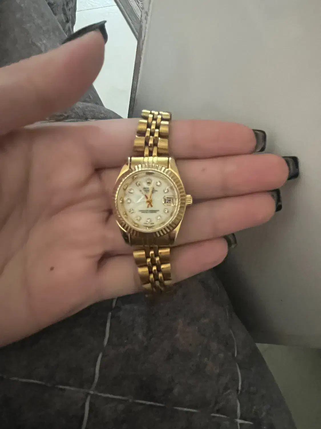 ساعت رولکس|ساعت|نیشابور, هفده شهریور|دیوار