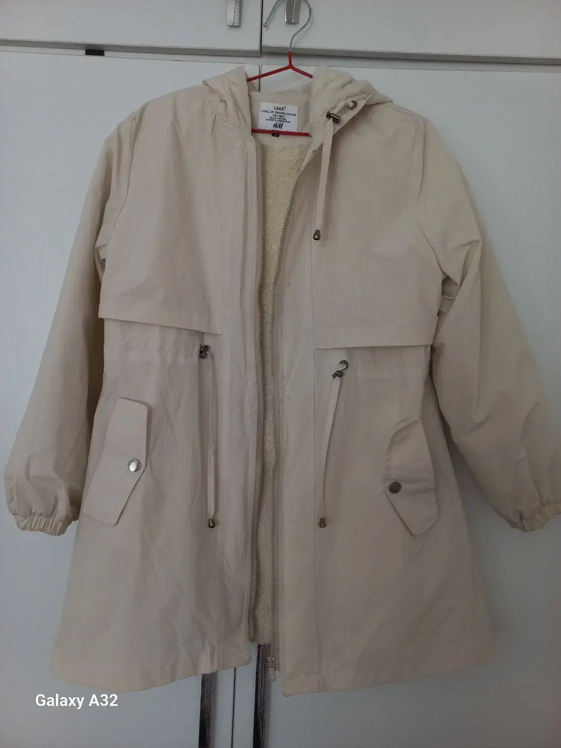 تعدادی پالتو و بارونی و لباس زنانه|لباس|لنگرود, |دیوار