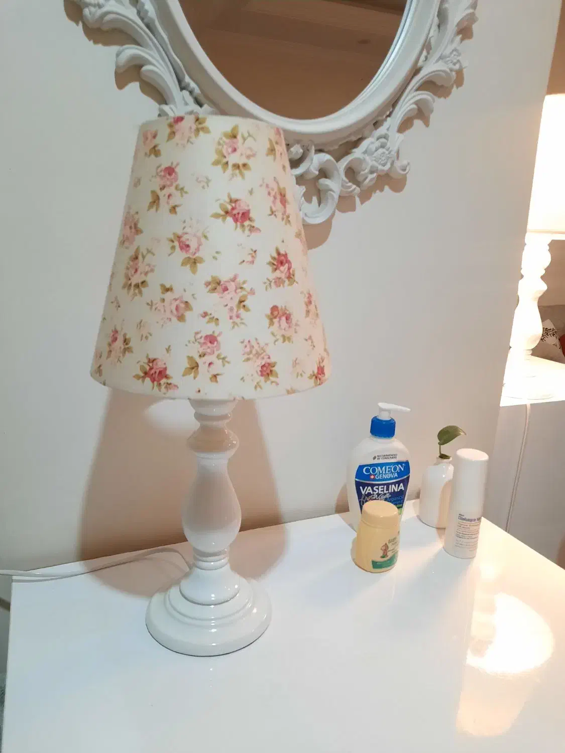 ۱ عدد آباژور فرانسوی با شیلد|چراغ خواب و آباژور|تهران, نیروی هوایی (پیروزی)|دیوار