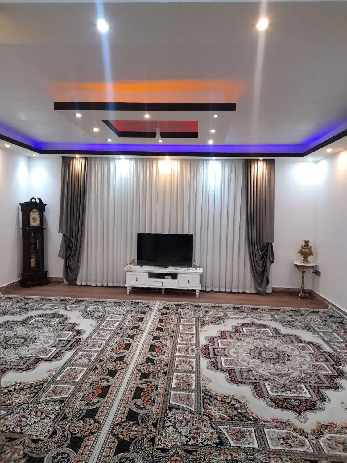 دوتا فرش ۱۲متری ۷۰۰شانه طرح حوض نقره|فرش|مشگین شهر, |دیوار