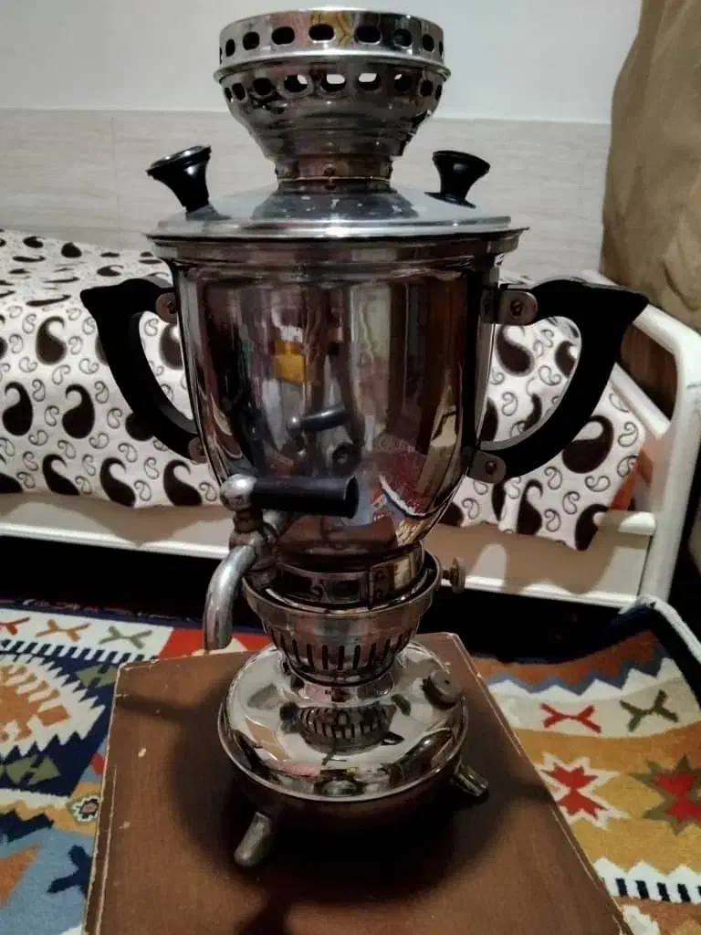 دو سماور و چراغ نفتی|سماور، چایساز، قهوهساز|شیراز, فخرآباد (دروازه کازرون)|دیوار