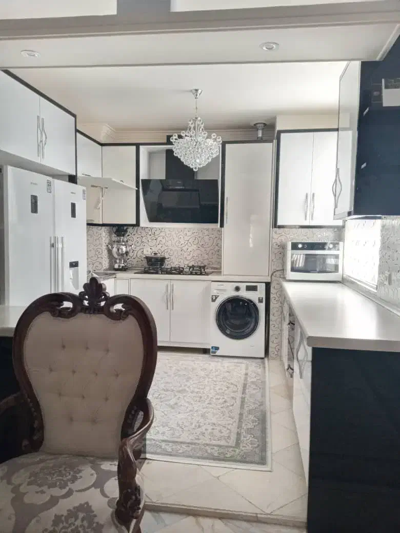 ۷۵متر دو خواب  پارکینگ انباری بالکن بسیار تمیز