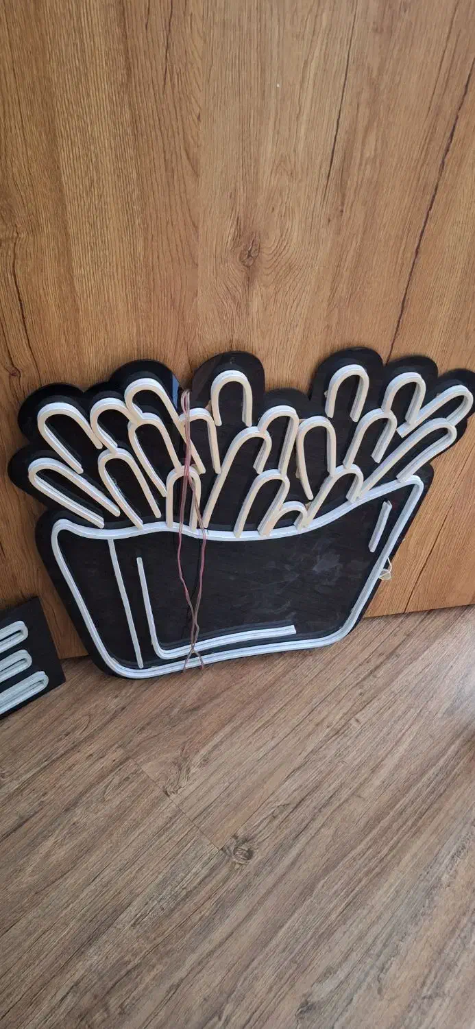 تابلو نئونی کاملا سالم|ریسه و چراغ تزئینی|قزوین, |دیوار