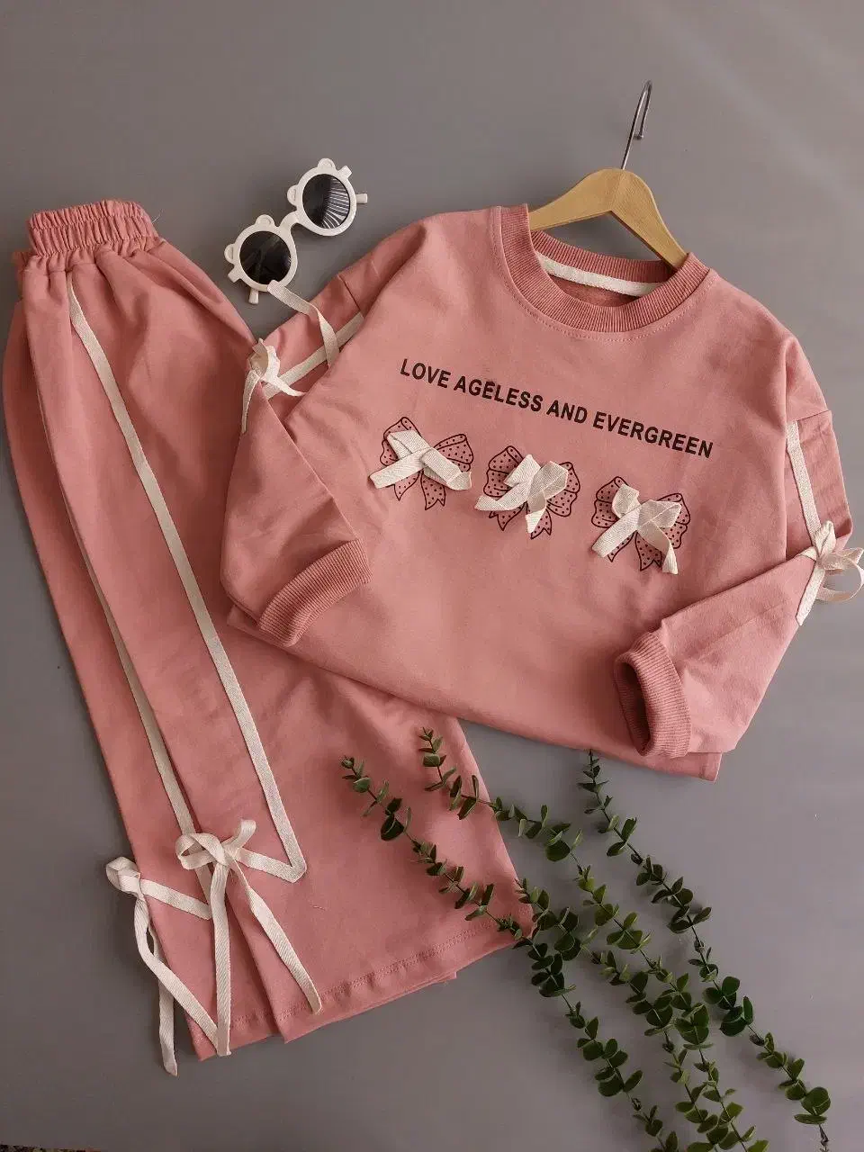 لباس بچگانه|کفش و لباس بچه|کبودرآهنگ, |دیوار