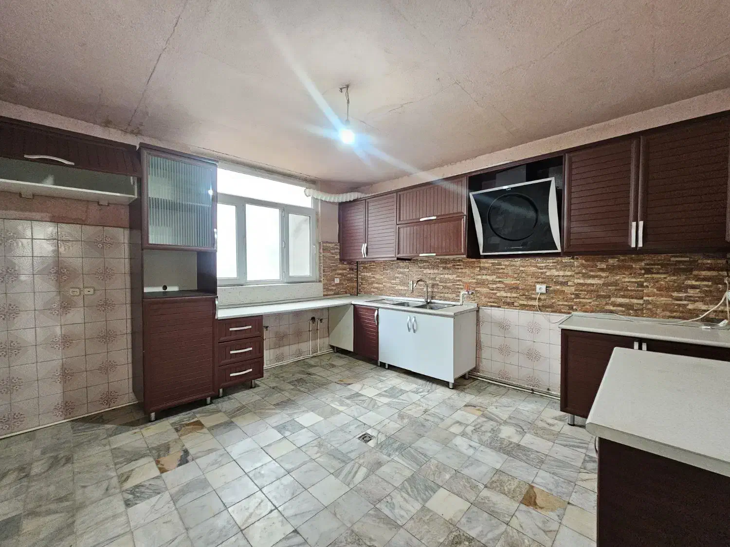 ۱۱۰ متر/تک واحد/غربی ها/۱۲ متر بالکن/غرق نور