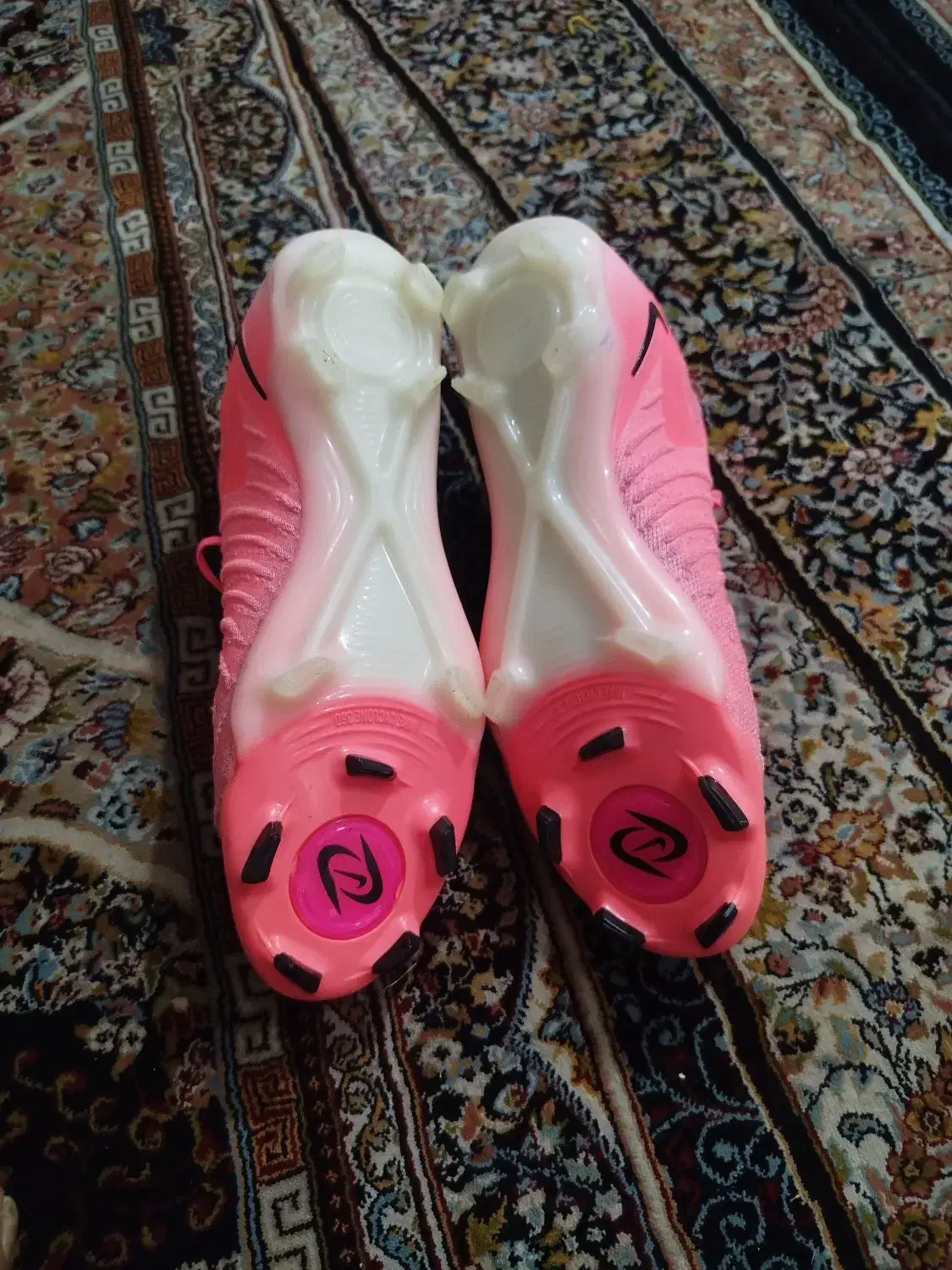 کفش|ورزشهای توپی|شوش, |دیوار