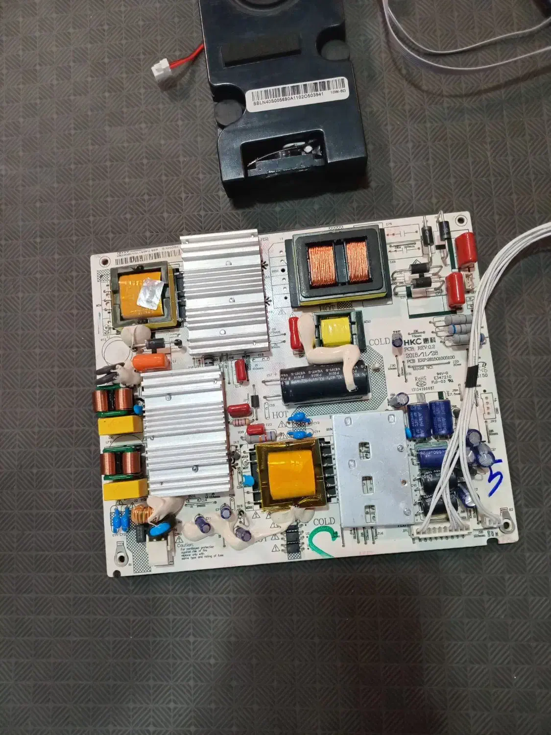 برد کامل تلویزیون|تلویزیون و پروژکتور|رشت, یخسازی|دیوار