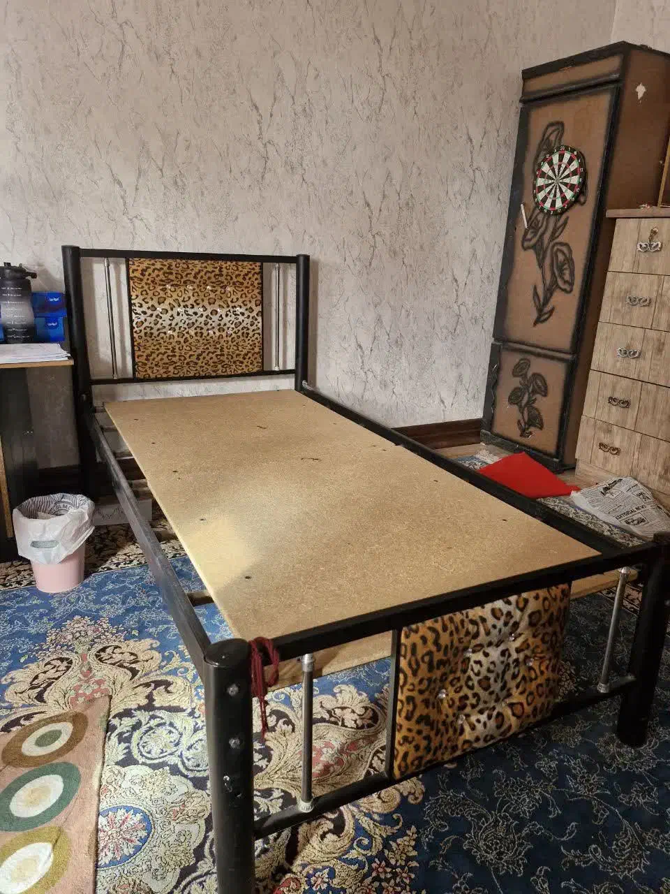 تخت|تخت و سرویس خواب|اصفهان, بوستان ناژوان|دیوار