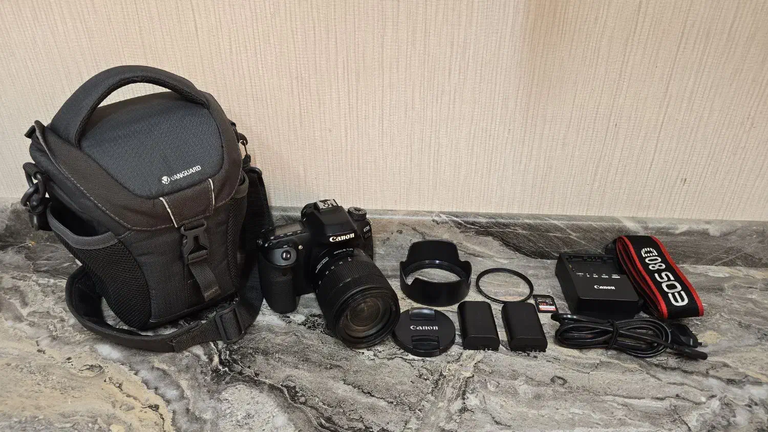 دوربین کنون 80d با لنز 135-18|دوربین عکاسی و فیلم‌برداری|شیراز, مبعث|دیوار