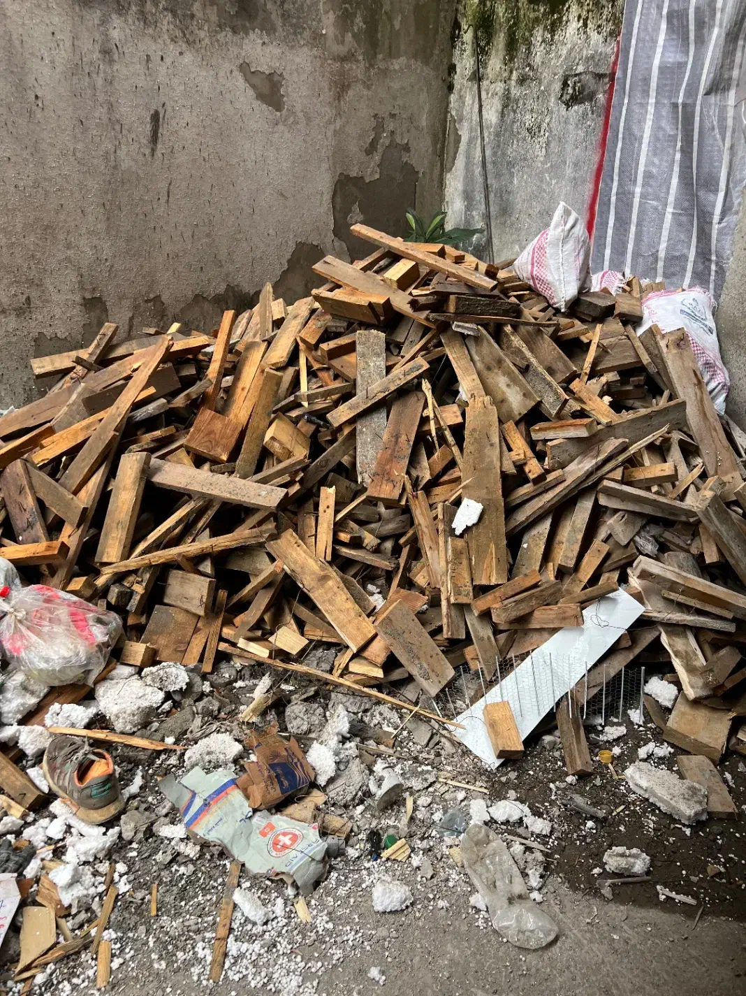 خرده چوب|حراج|رشت, گلباغ نماز|دیوار