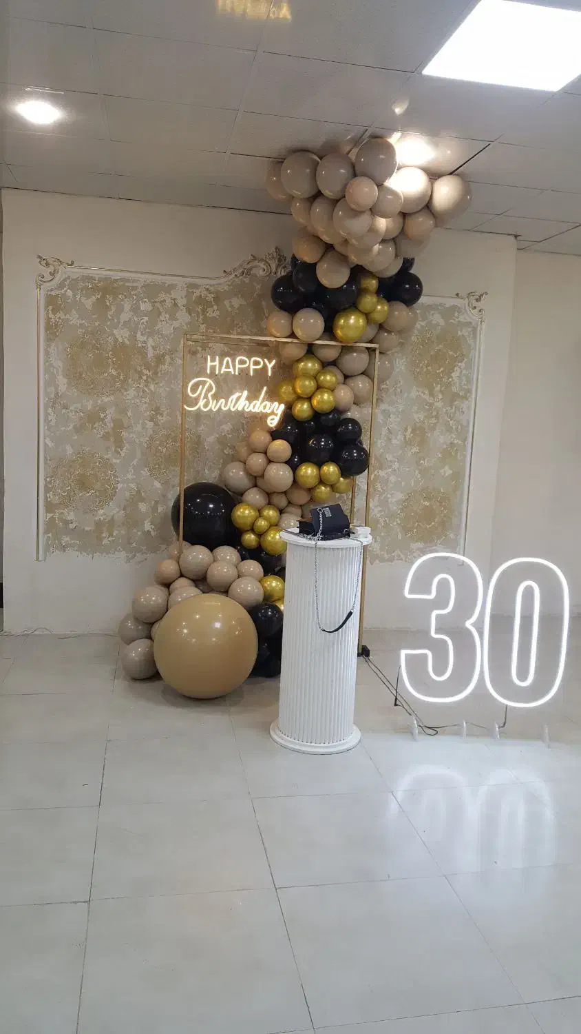 تالار باغ.سالن.باغ|اجارهٔ کوتاهمدت ویلا و باغ|اراک, |دیوار