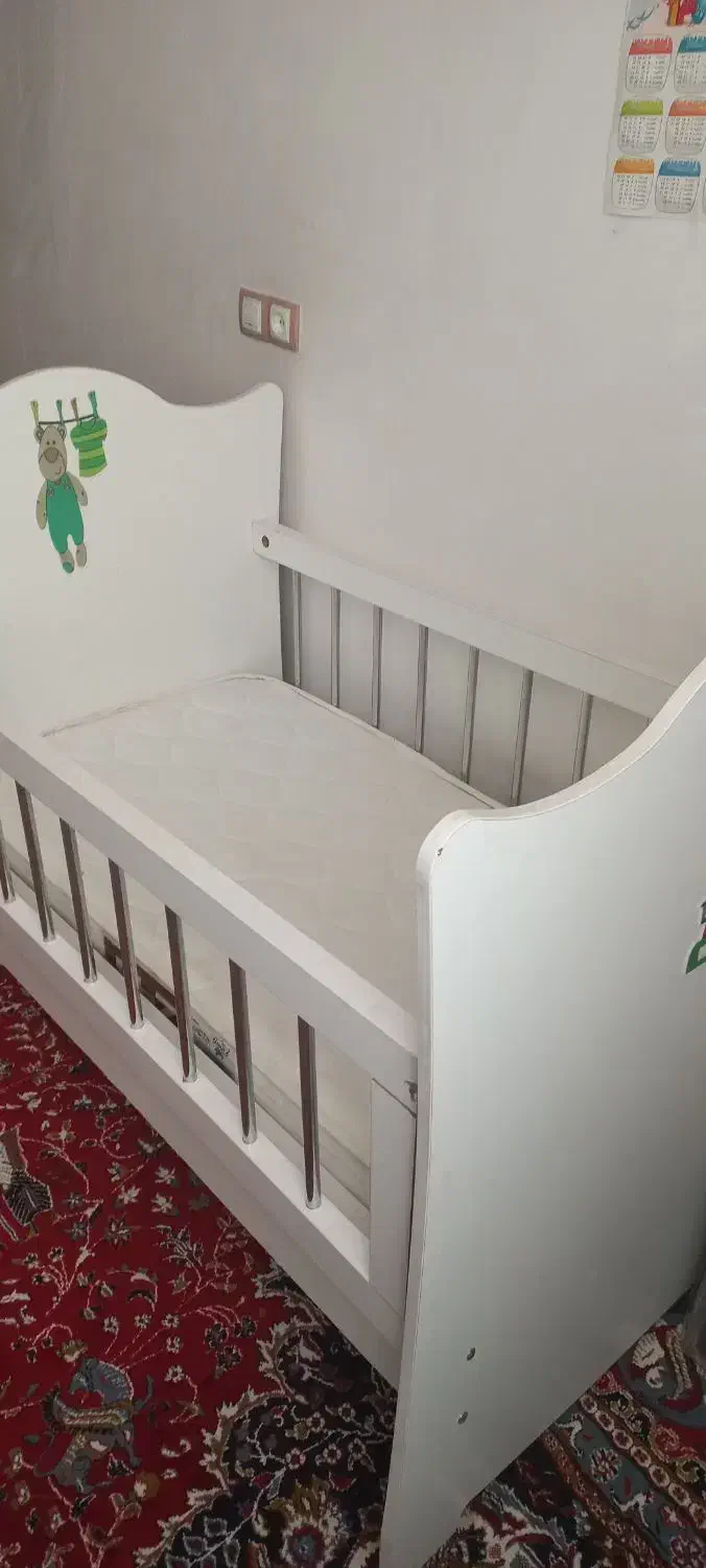 تخت خواب کودک با تشک|تخت و صندلی بچه|مبارکه, |دیوار