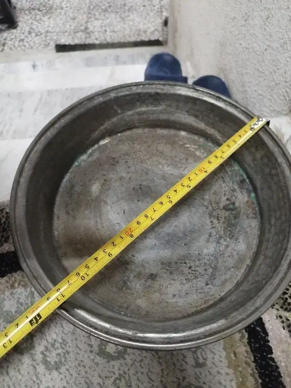 آفتابه مسی قدیمی|کلکسیون اشیاء عتیقه|رشت, نیکمرام|دیوار