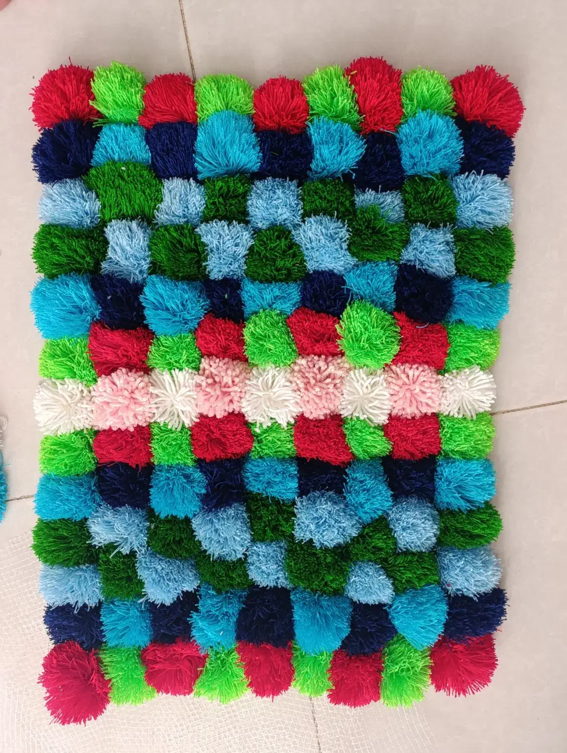 باسلام پادری دست بافت با کاموا.بارنگهای شادومتنوع.|پادری|کرمان, |دیوار