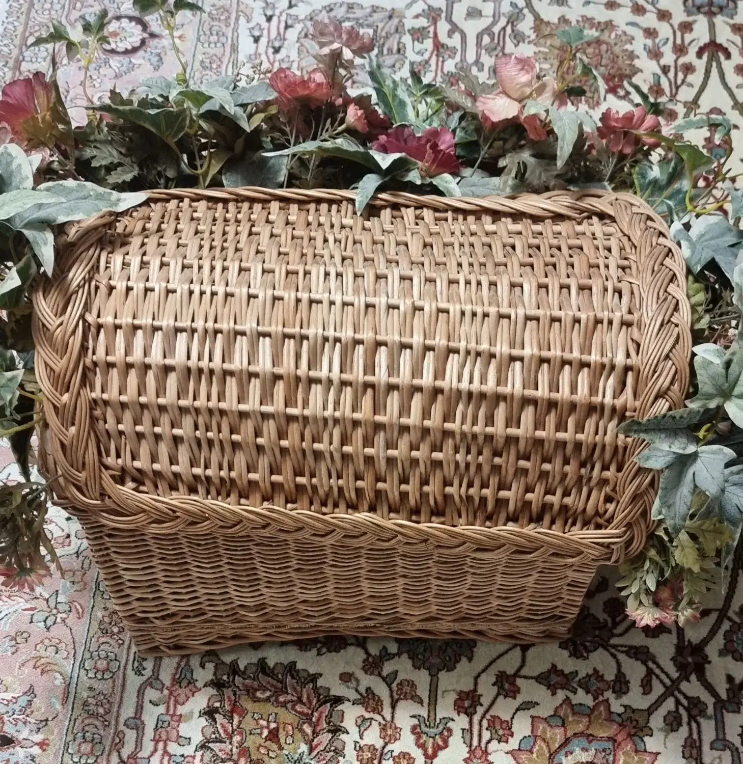 سبد حصیری با تزئین گل مصنوعی|گل مصنوعی|اصفهان, جلفا|دیوار