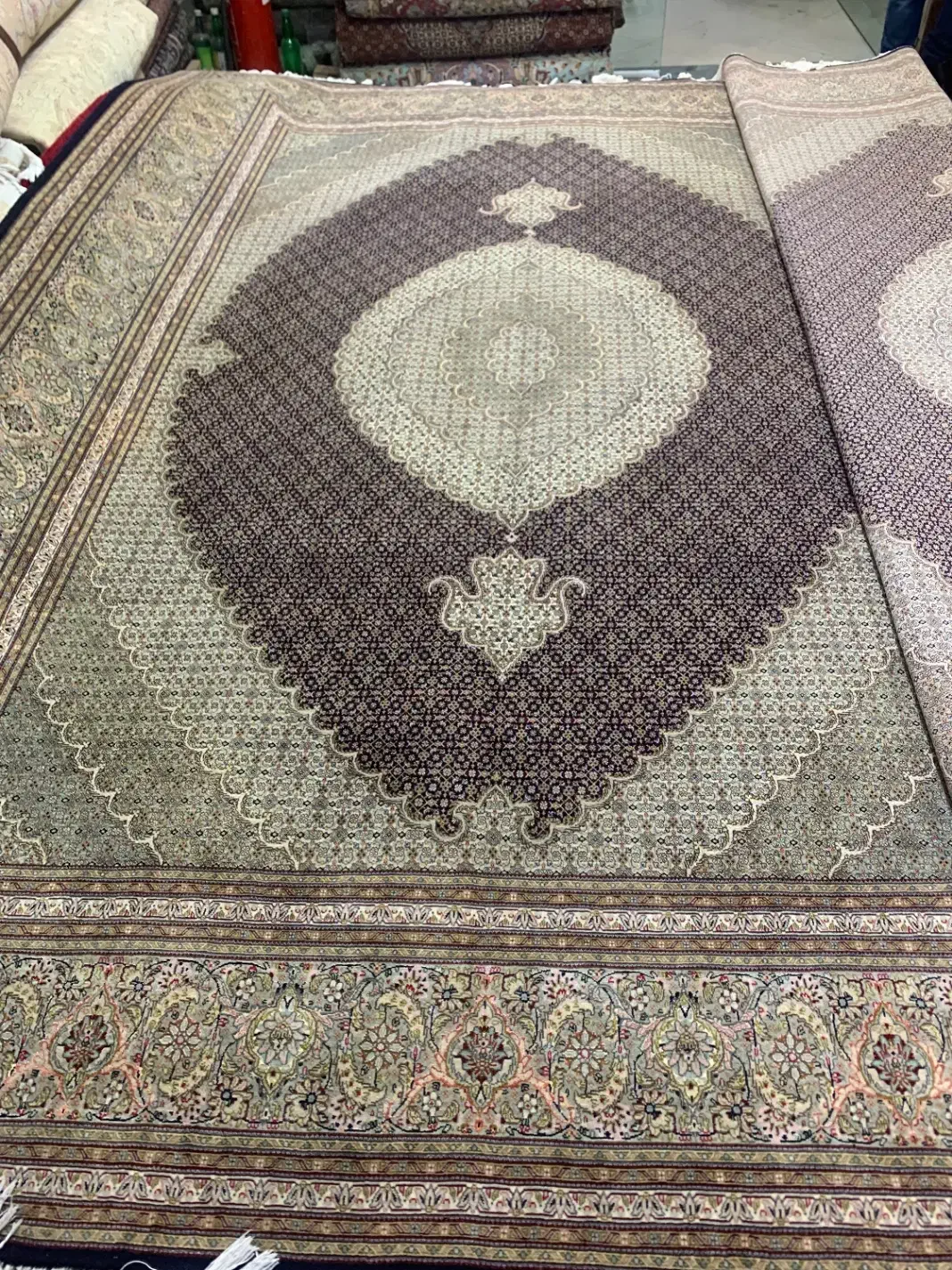 (فرش حق زاده)جفت۹متری۵۰رج طرح ماهی گل ابریشم|فرش|تبریز, |دیوار