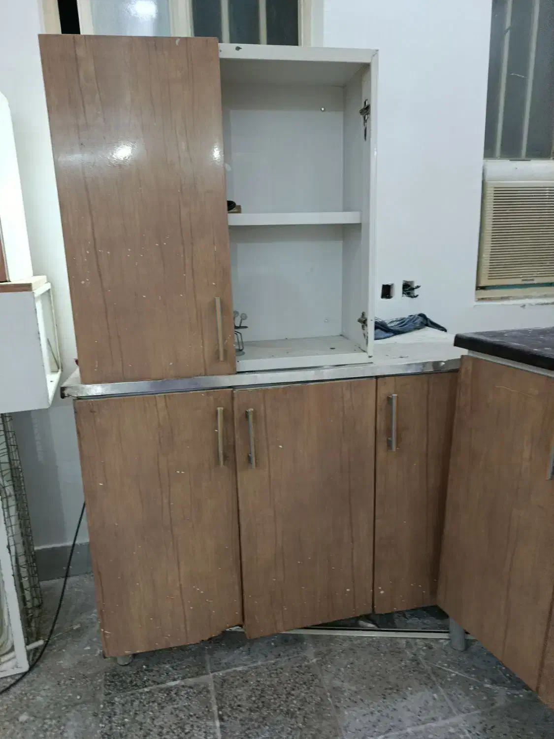 کابینت فلزی کارکرده ۳متری بهمراه یک عدد بوفه|مصالح و تجهیزات ساختمان|اندیمشک, |دیوار