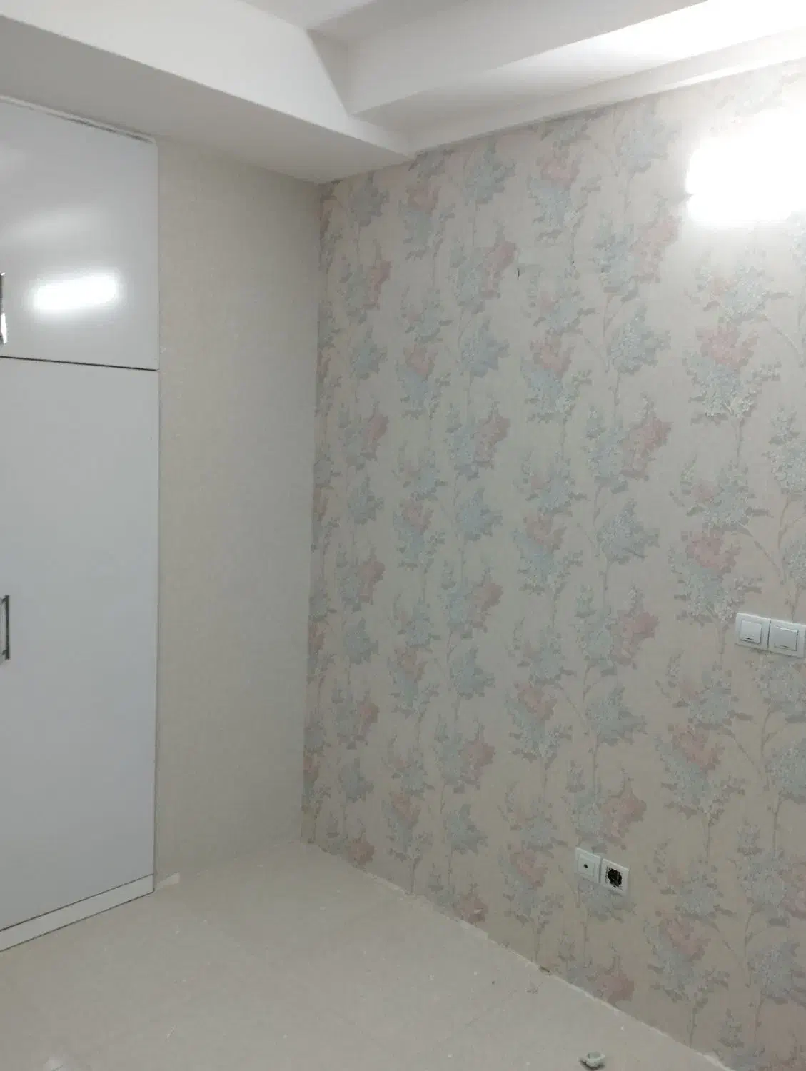 نصب کاغذ دیواری پوستر  حرفه ای|خدمات پیشه و مهارت|شیراز, دروازه قران|دیوار