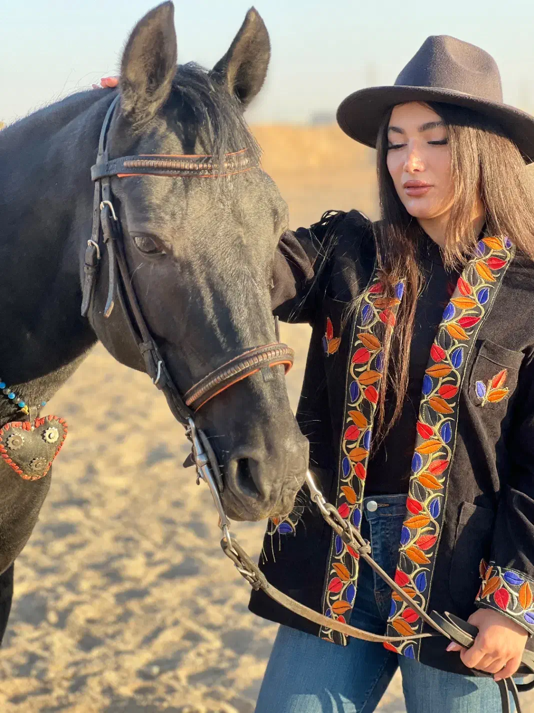 کت مخمل کبریتی|لباس|شاهینشهر, شهرک منازل چوبی|دیوار