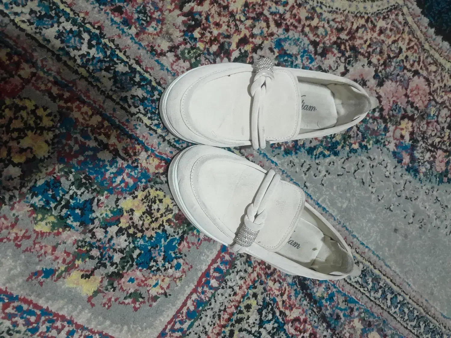 کفش راحتی|کیف، کفش، کمربند|پرند, فاز ۶|دیوار