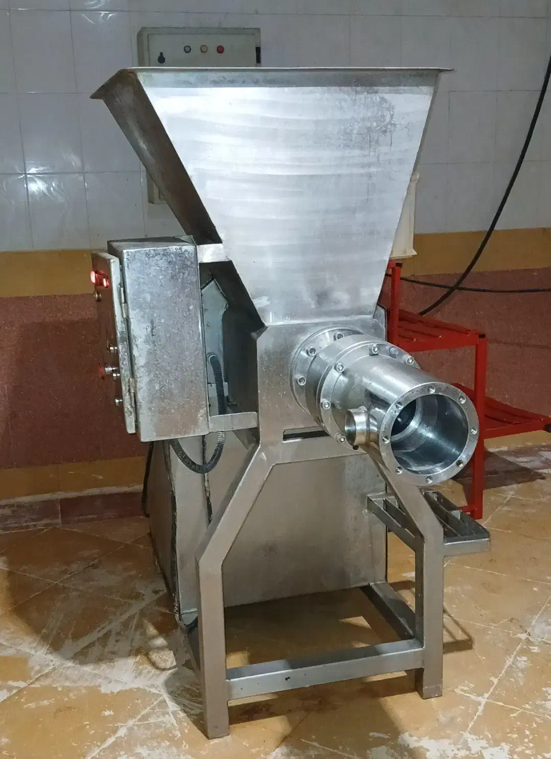 دستگاه استخوان گیر مرغ بادر|ماشین‌آلات صنعتی|مشهد, رباط طرق|دیوار