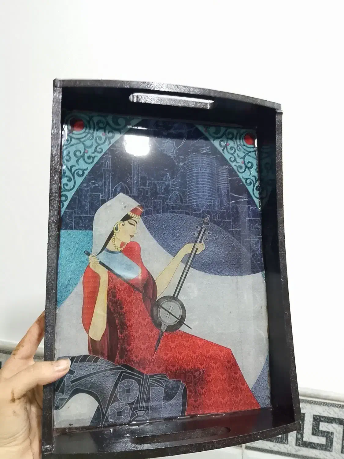 سینی چوبی و رزینی|ظروف سرو و پذیرایی|قم, قلعه کامکار|دیوار