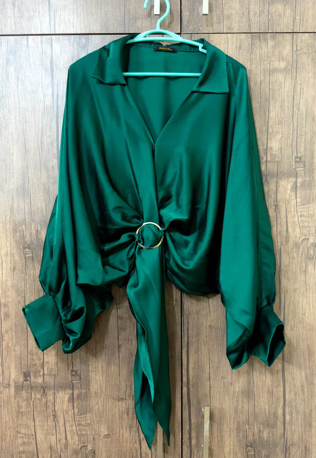 شومیز|لباس|فولادشهر, B5|دیوار