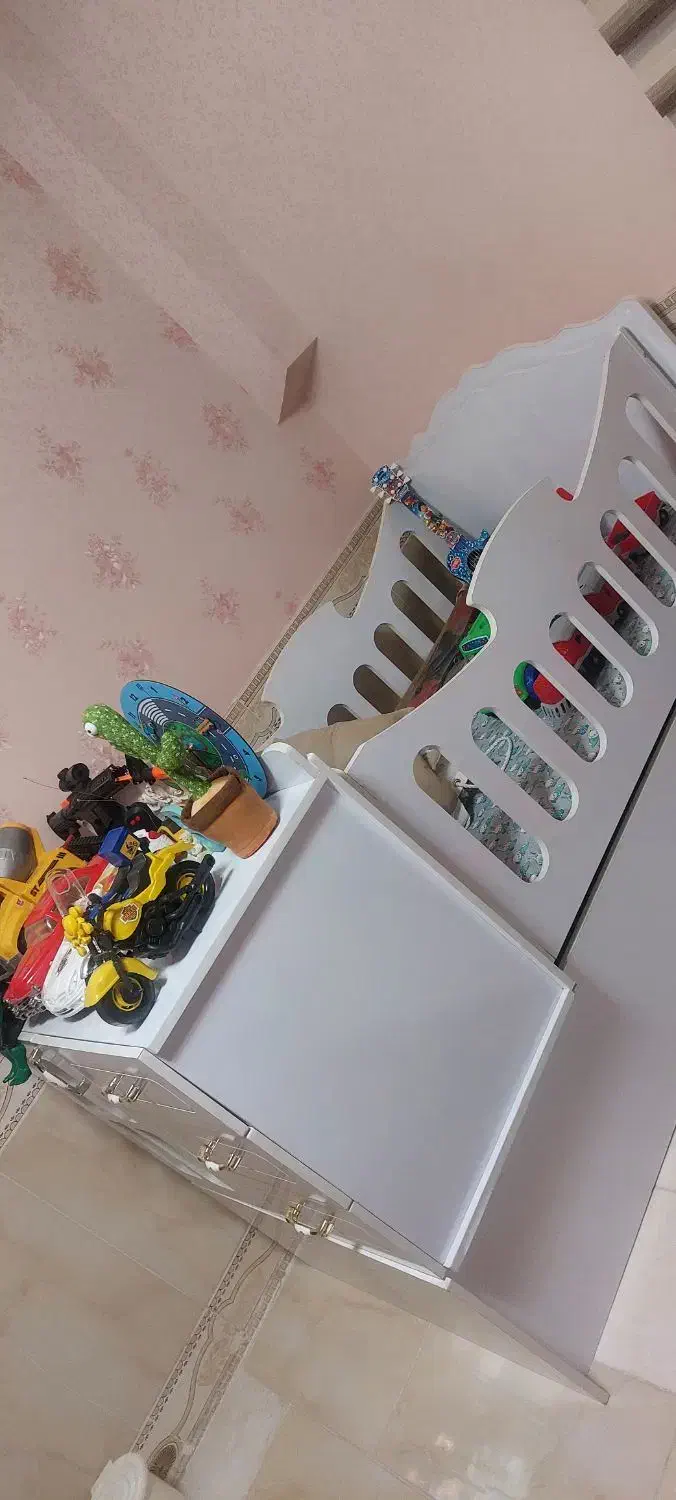 تخت کودک و نوجوان|تخت و سرویس خواب|بیرجند, |دیوار