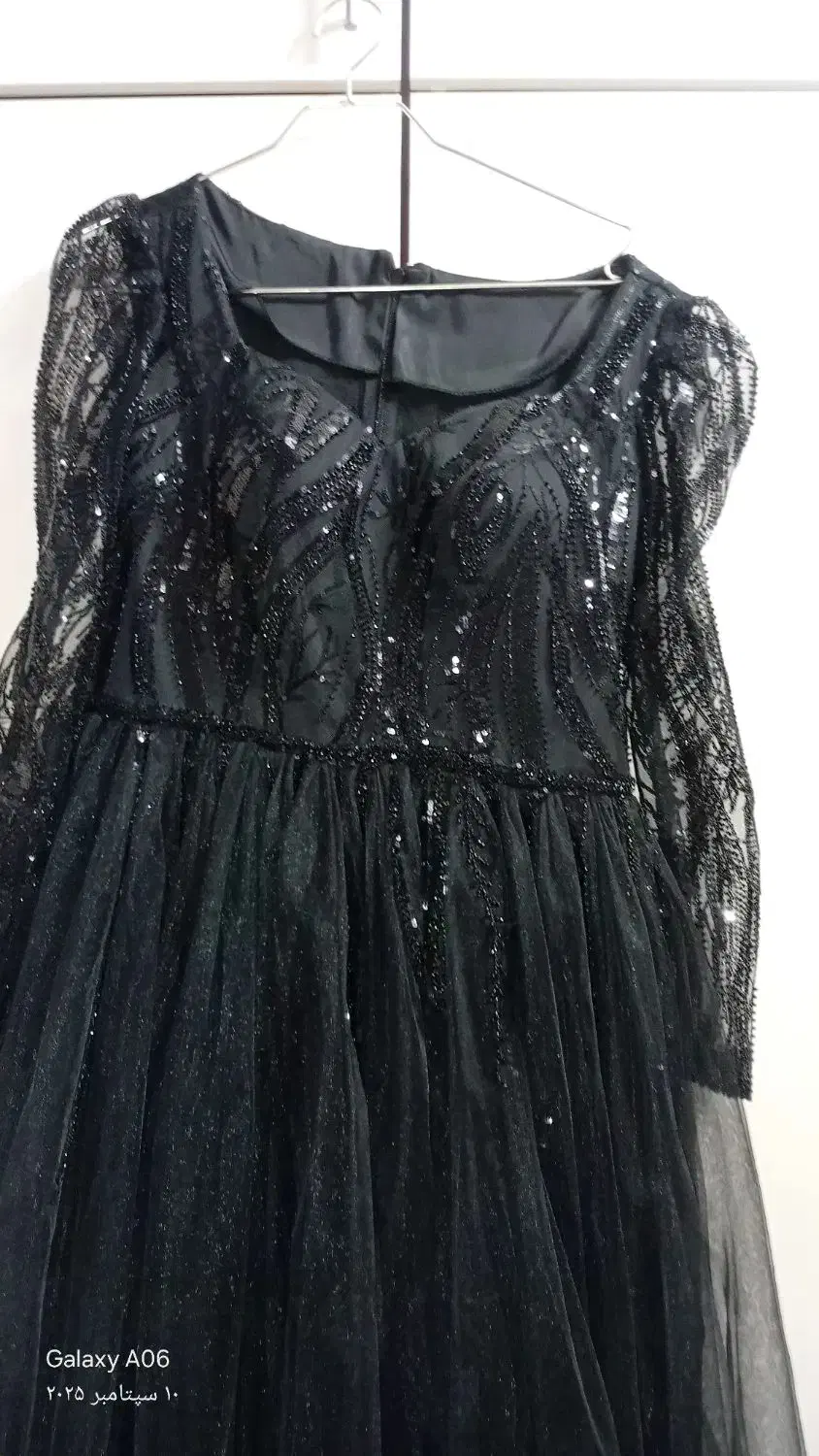 لباس|لباس|زبرخان, |دیوار