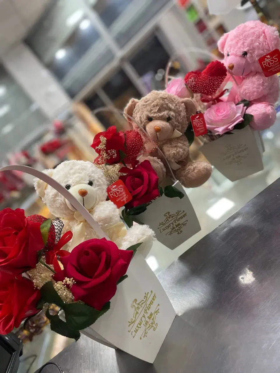 همکار خانوم در کارگاه قنادی|استخدام خدمات فروشگاه و رستوران|پاکدشت, پاکدشت (مامازند)|دیوار