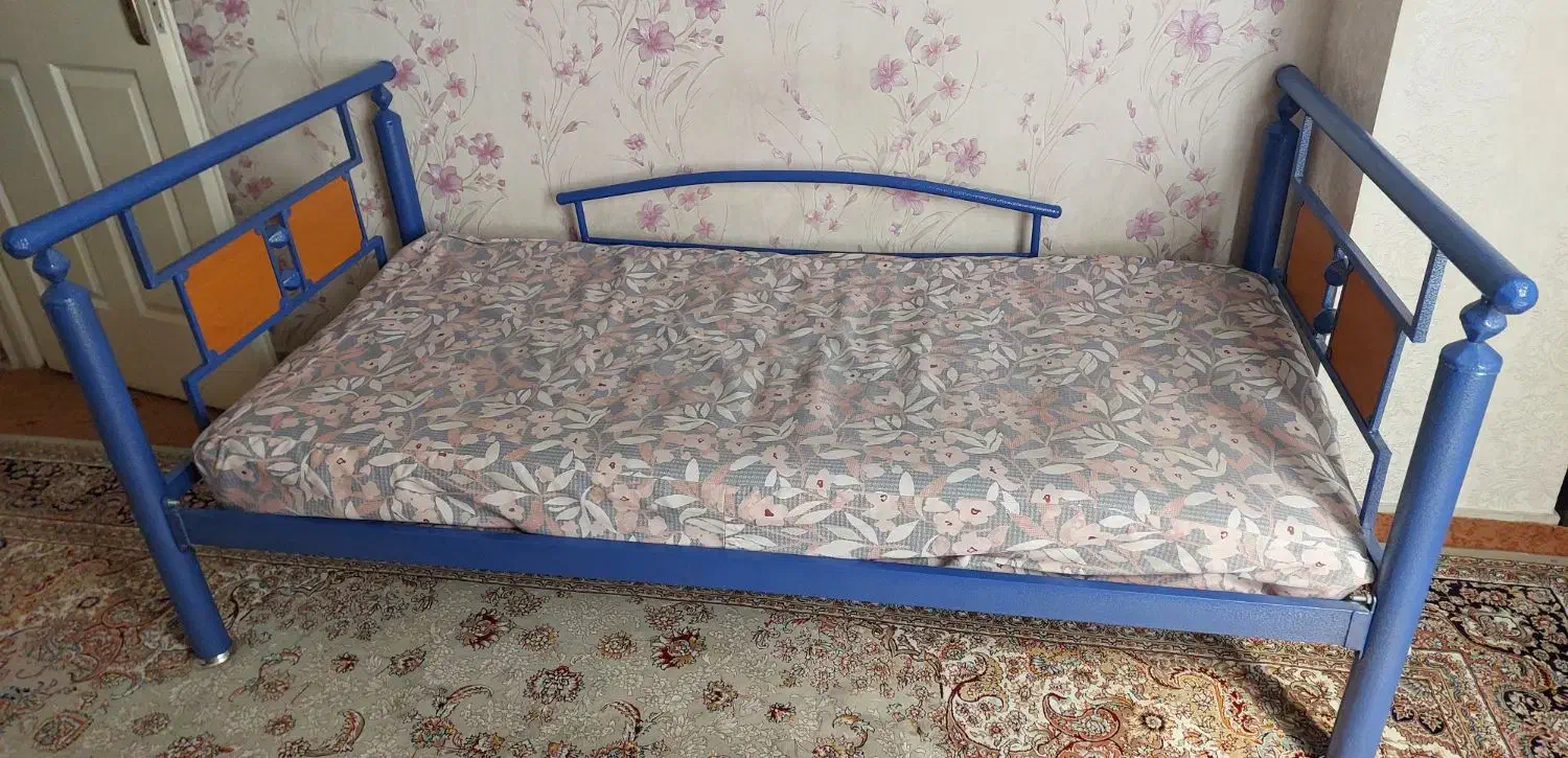 تخت یک نفره فلزی سالم همراه تشک کارکرده|تخت و سرویس خواب|تهران, هفده شهریور|دیوار