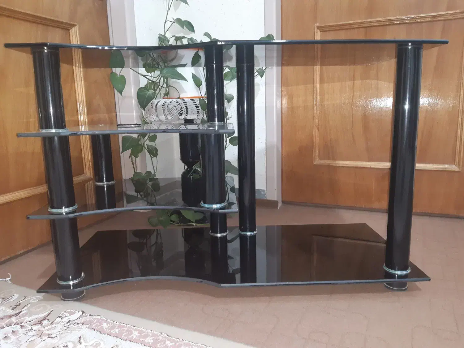 میز تلویزیون شیشه ای|میز تلویزیون|پیر بکران, |دیوار