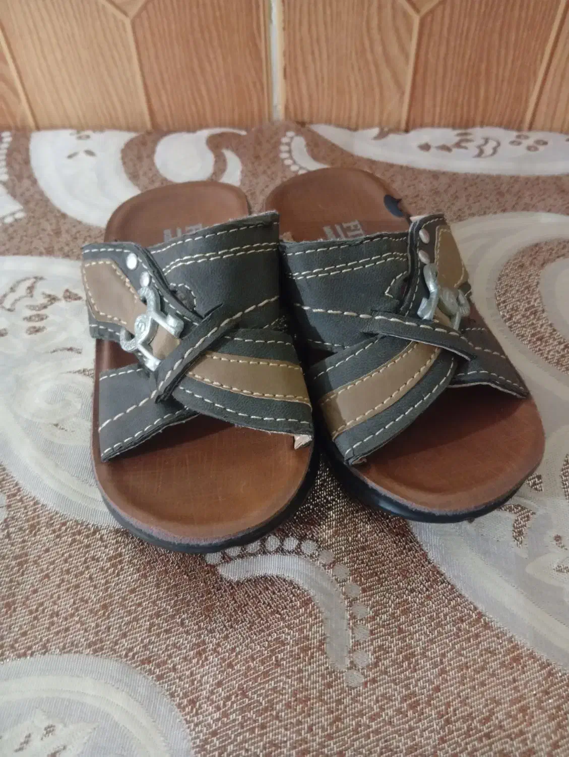 دمپایی کودک|کفش و لباس بچه|قم, خاکفرج|دیوار