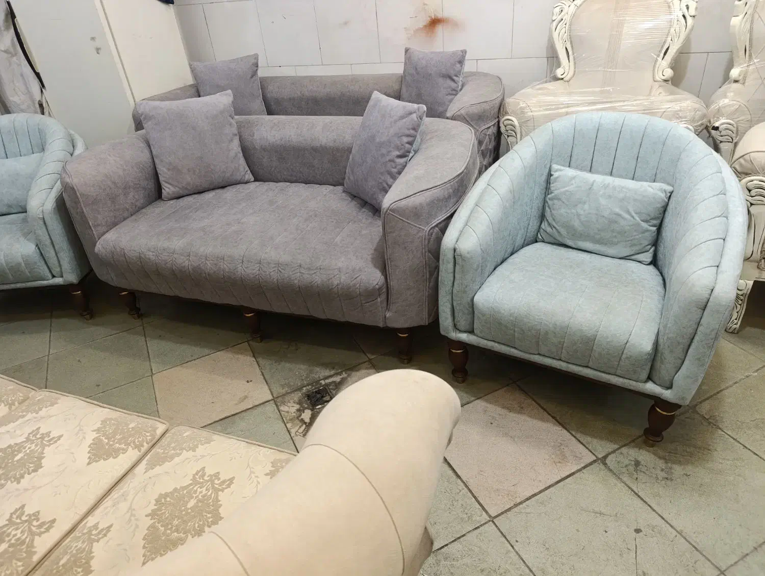 چنددست مبل ۶ماه کارکردن نونو|مبلمان خانگی و میز عسلی|نجف‌آباد, بازار|دیوار