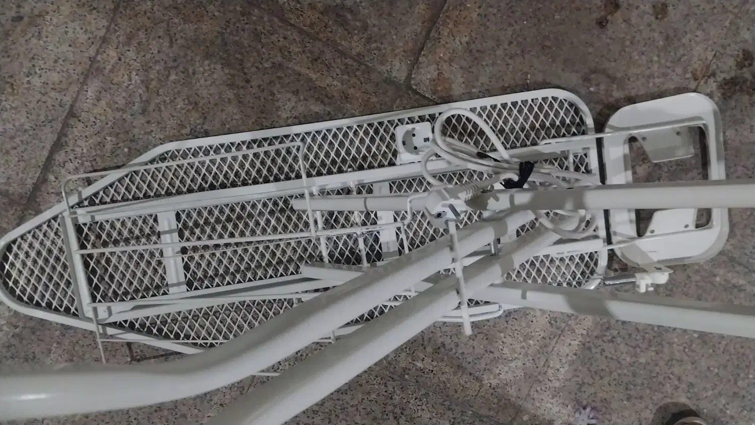 میز اتو پایه دار بلند|اتو و لوازم اتو|رشت, فلسطین|دیوار