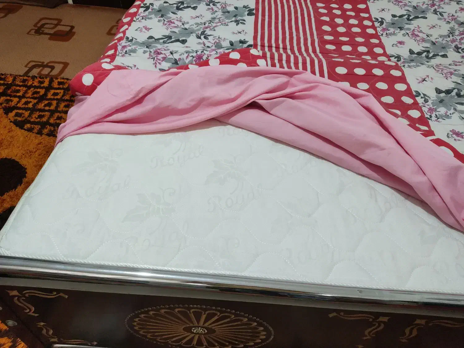 تخت خواب سالم به همراه کفی و تشک نو|تخت و سرویس خواب|شهریار, شهرک سازمانی ظفر|دیوار