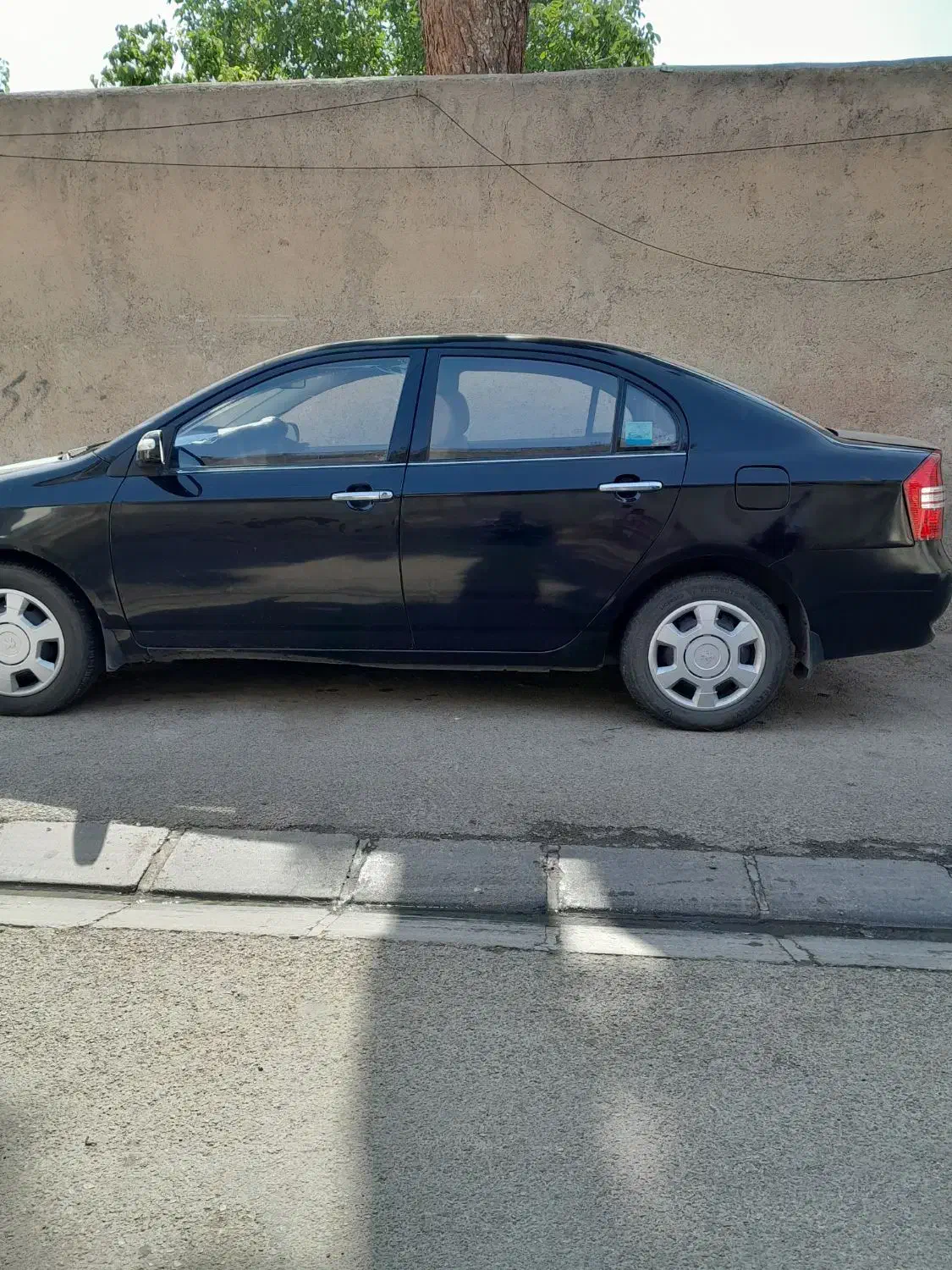 یک دستگاه لیفان ۶۲۰ موتور۱۸۰۰ فول رنگ مشکی|خودرو سواری و وانت|هشتگرد, شهرک راه آهن|دیوار