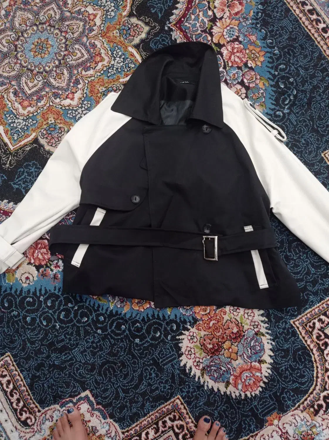 بارونی کوتاه|لباس|رشت, حمیدیان|دیوار